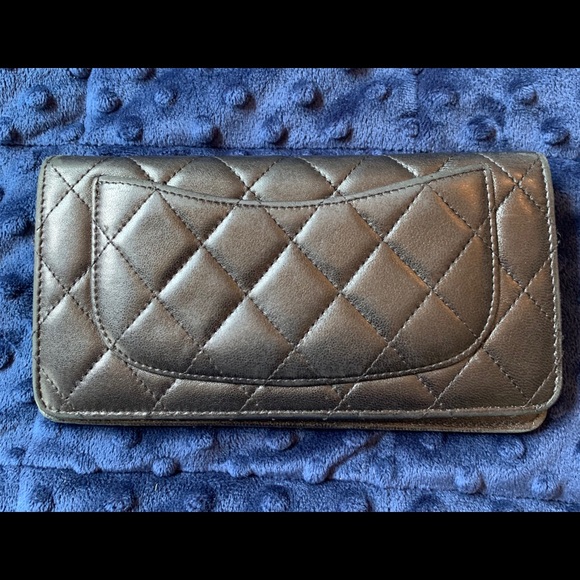 CHANEL 19 Flap Wallet Matelasse Bifold Wallet Quilted  CHANEL Quilted Leather Wallet